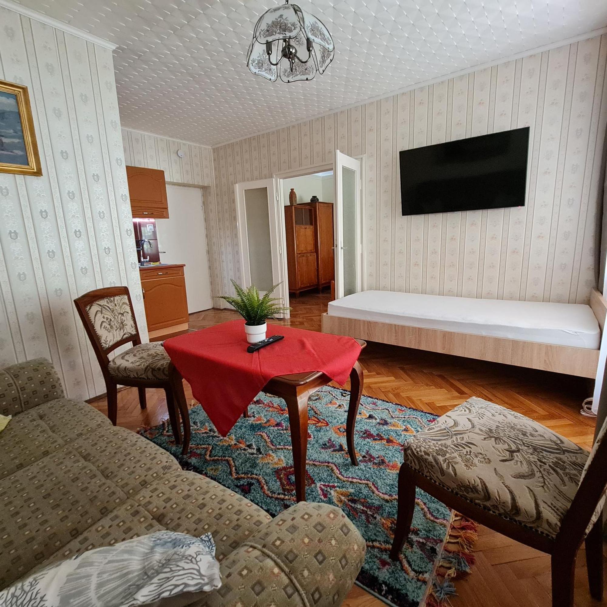Otis Vendeghaz Apartment Siofok Bilik gambar